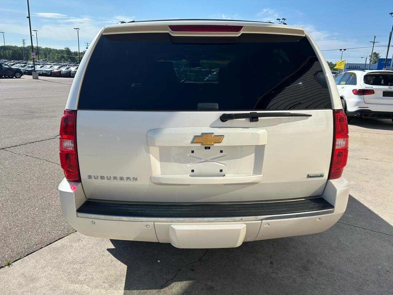 Chevrolet Suburban 4WD 4dr 1500 LTZ 2012