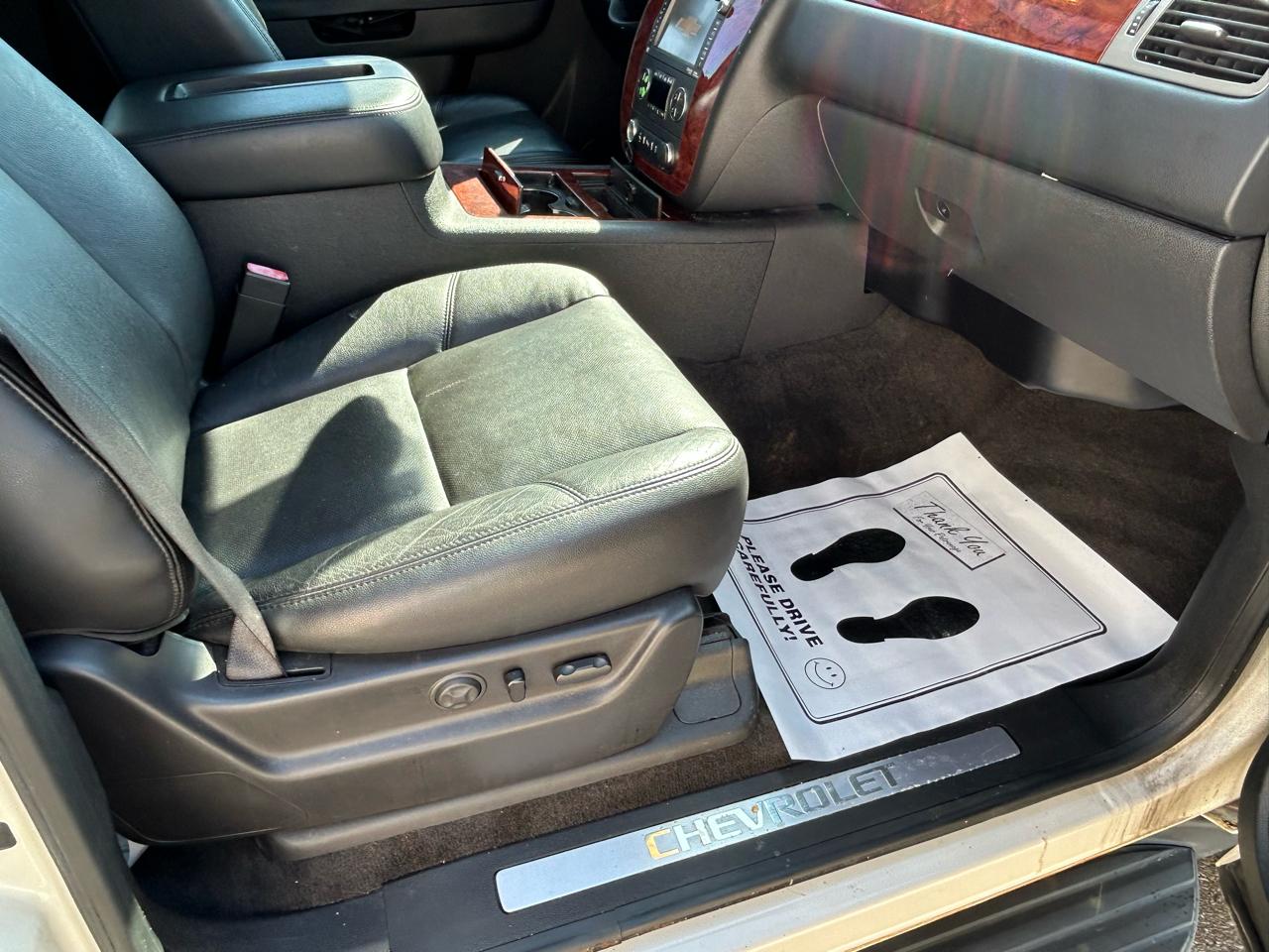 Chevrolet Suburban 4WD 4dr 1500 LTZ 2012