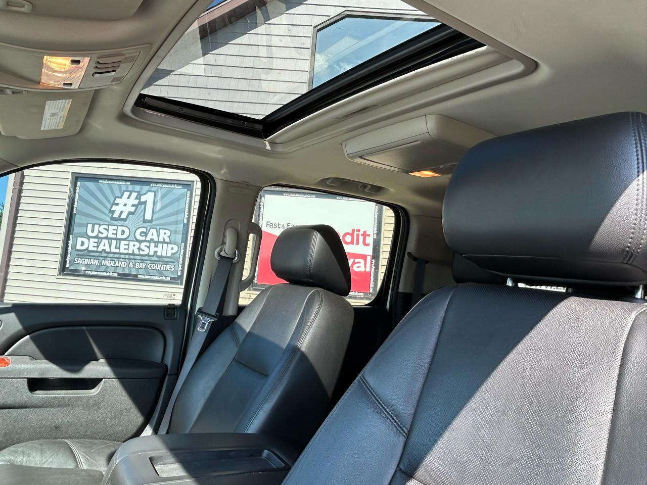 Chevrolet Suburban 4WD 4dr 1500 LTZ 2012