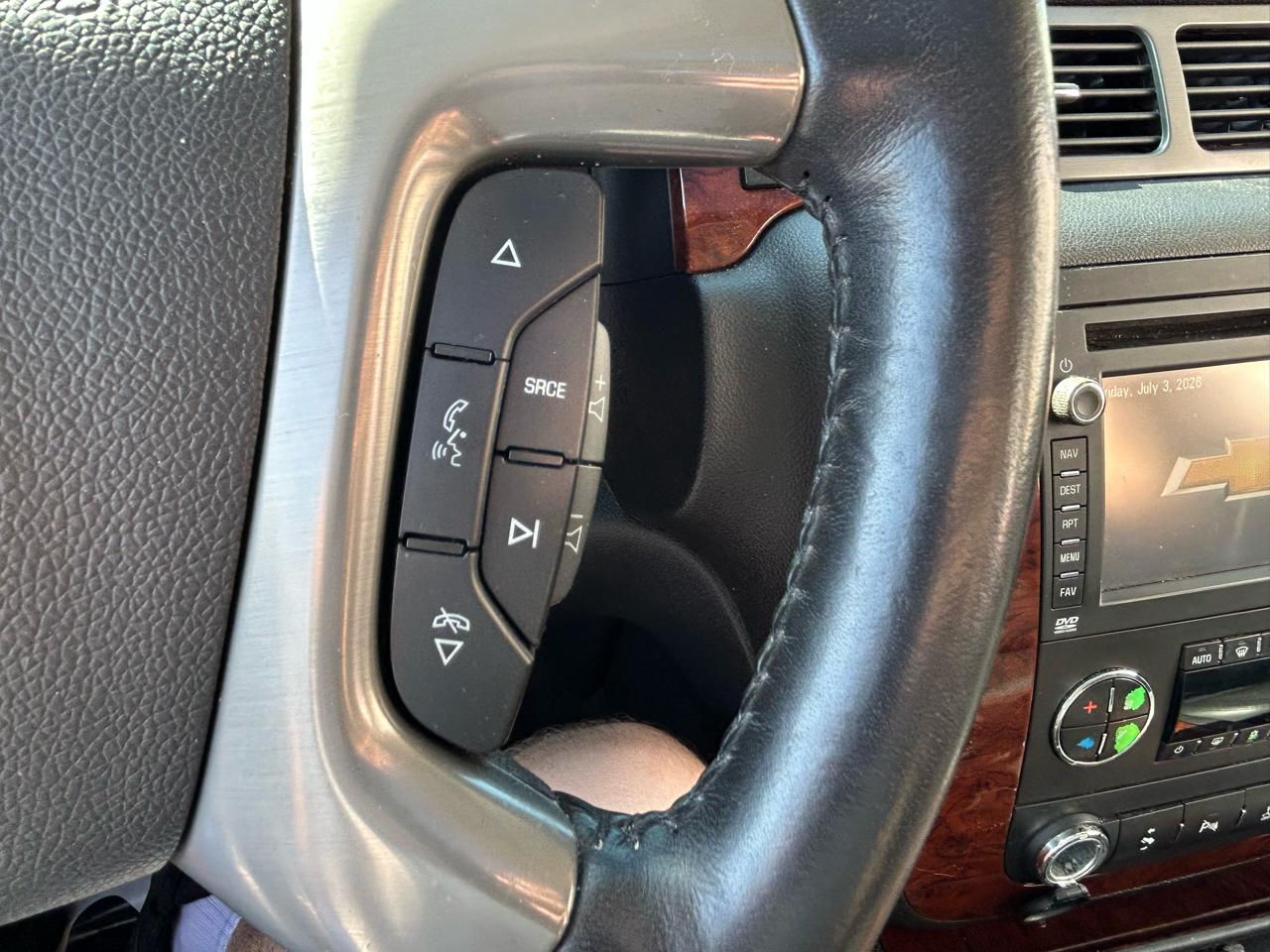 Chevrolet Suburban 4WD 4dr 1500 LTZ 2012