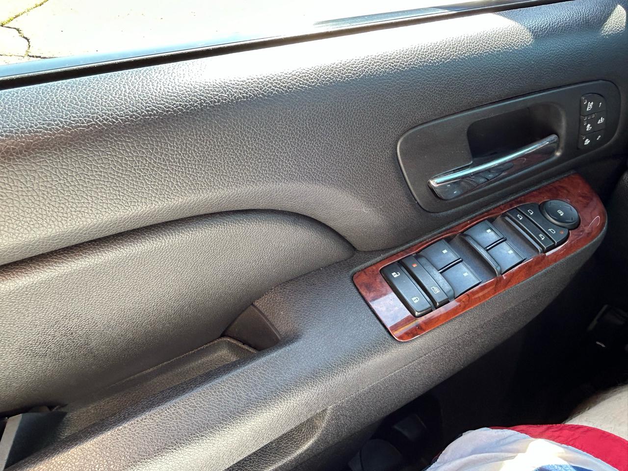 Chevrolet Suburban 4WD 4dr 1500 LTZ 2012