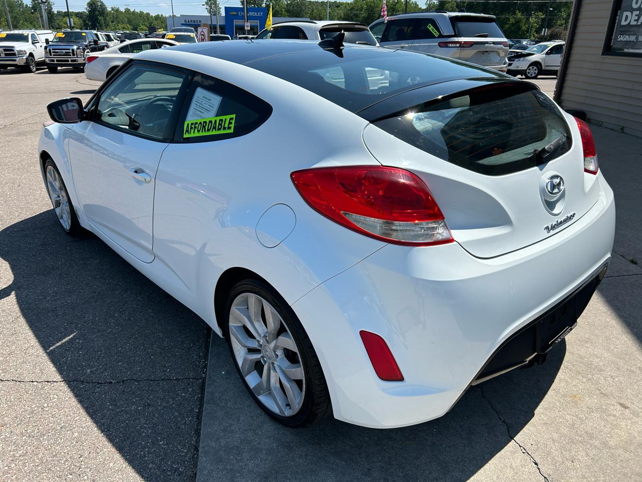 Hyundai Veloster Base 2013