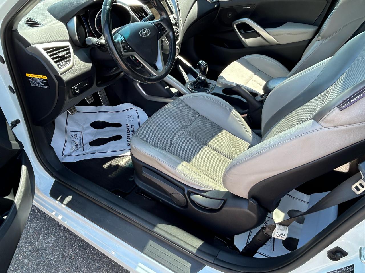 Hyundai Veloster Base 2013