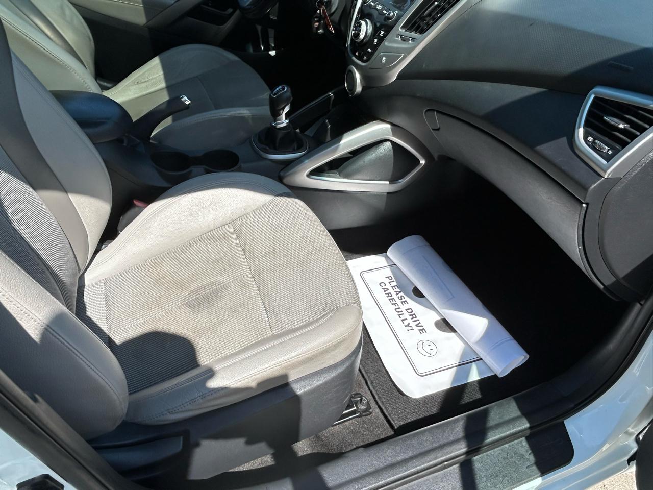 Hyundai Veloster Base 2013