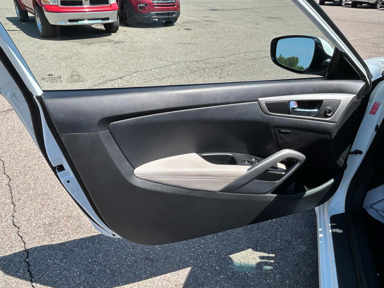 Hyundai Veloster Base 2013
