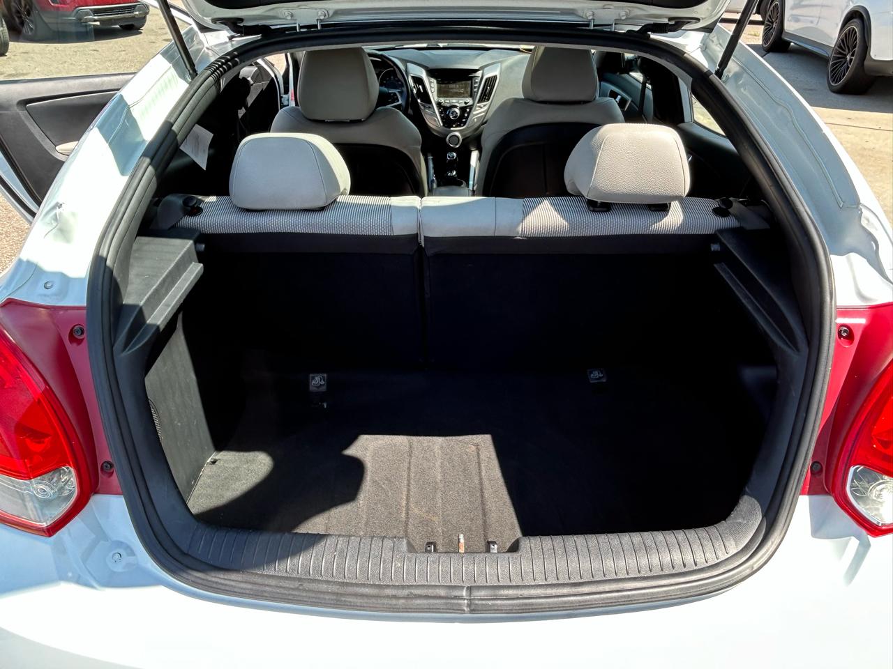 Hyundai Veloster Base 2013