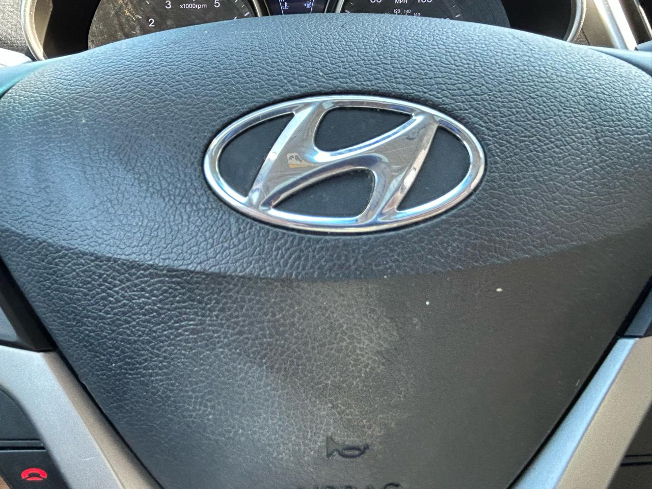 Hyundai Veloster Base 2013