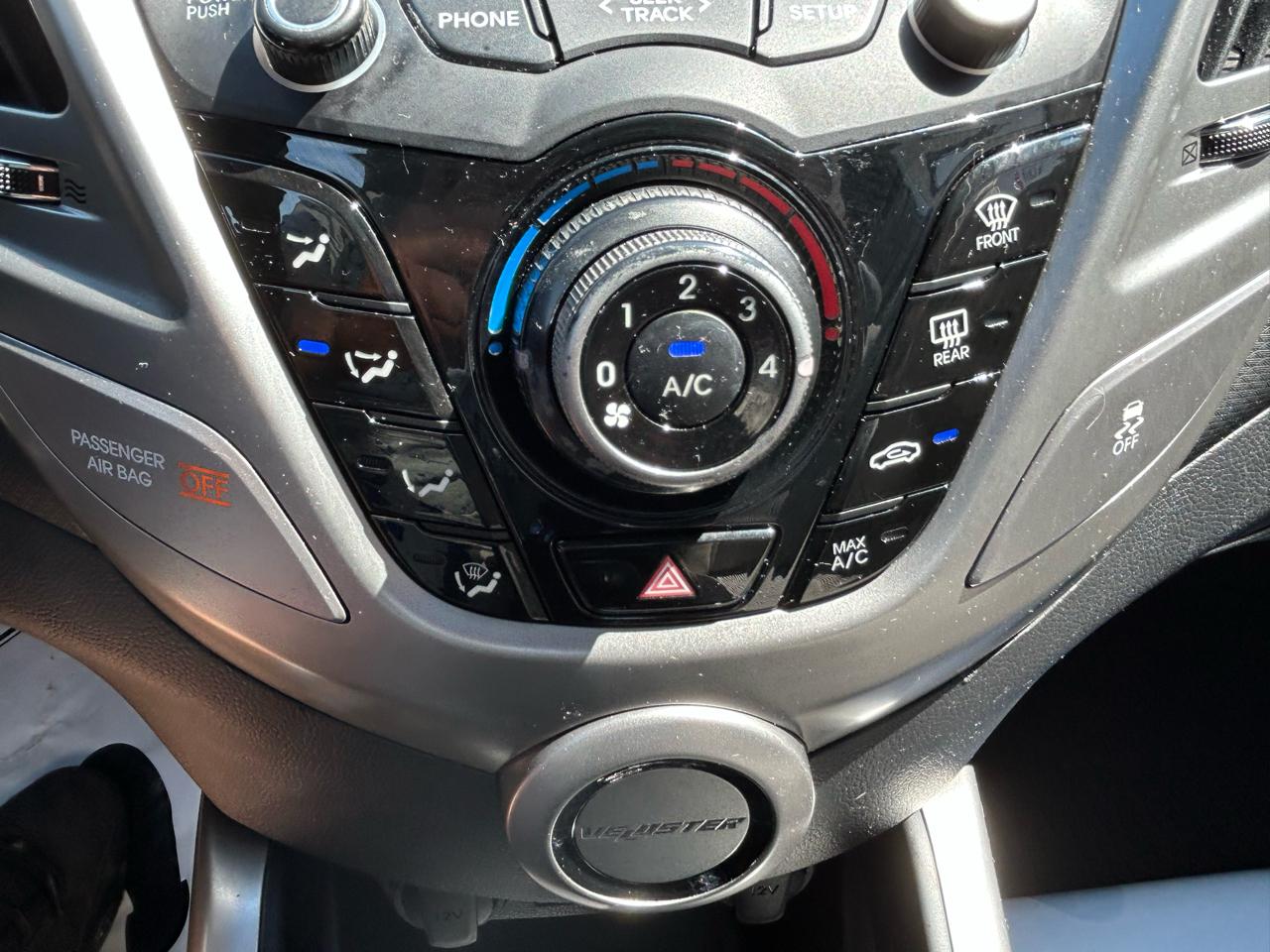 Hyundai Veloster Base 2013