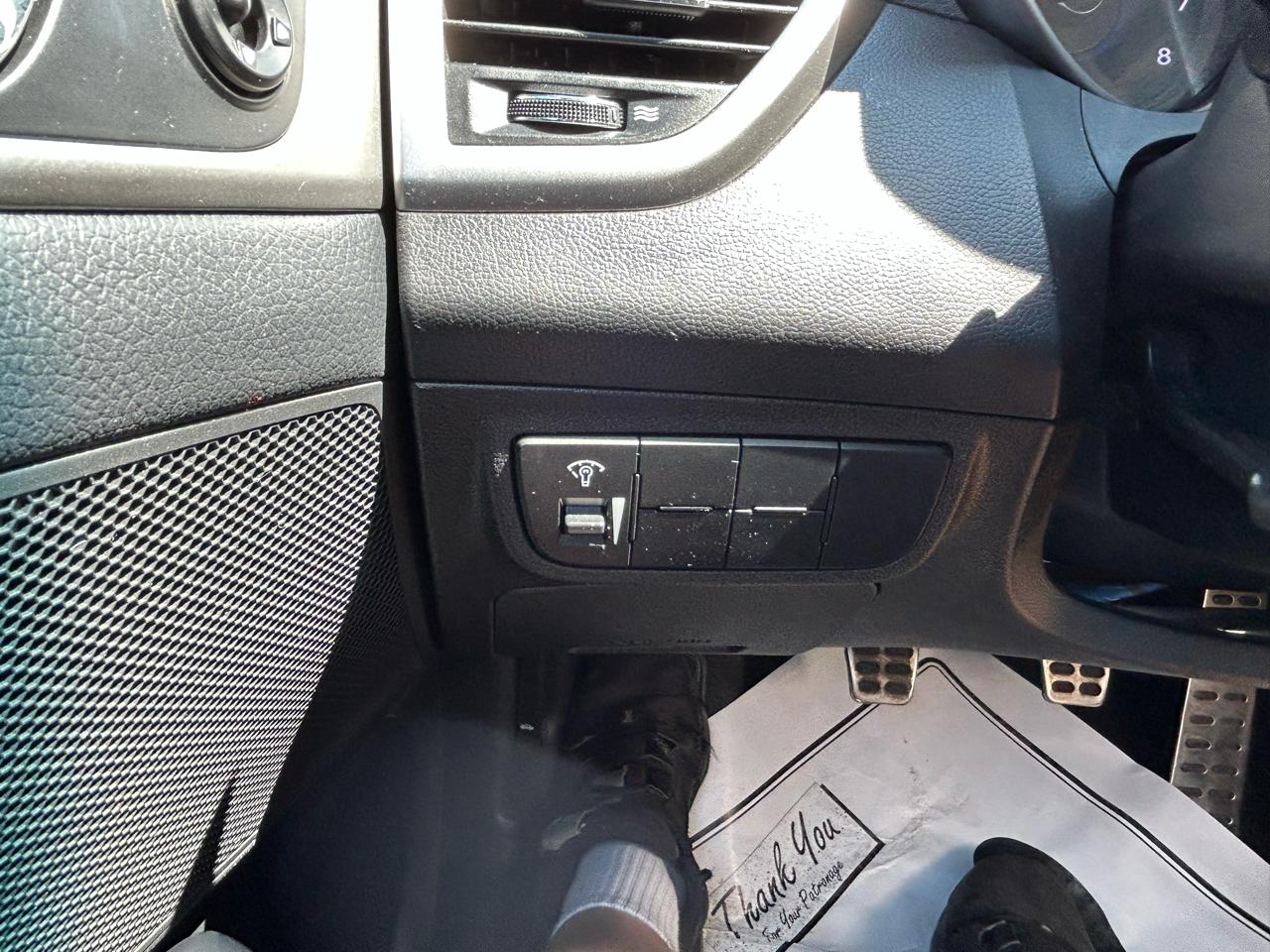 Hyundai Veloster Base 2013