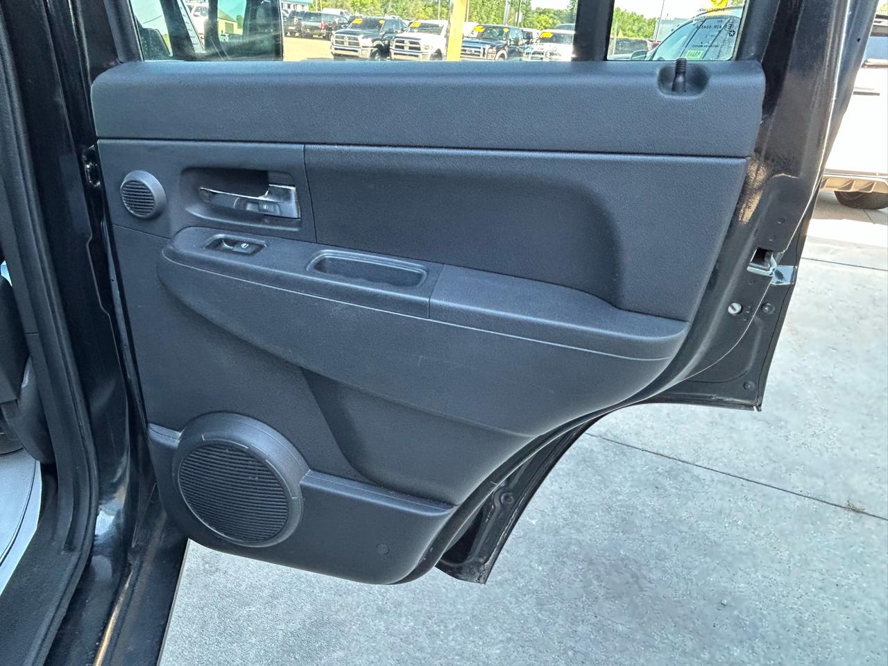 Jeep Liberty 4WD 4dr Sport Jet 2011