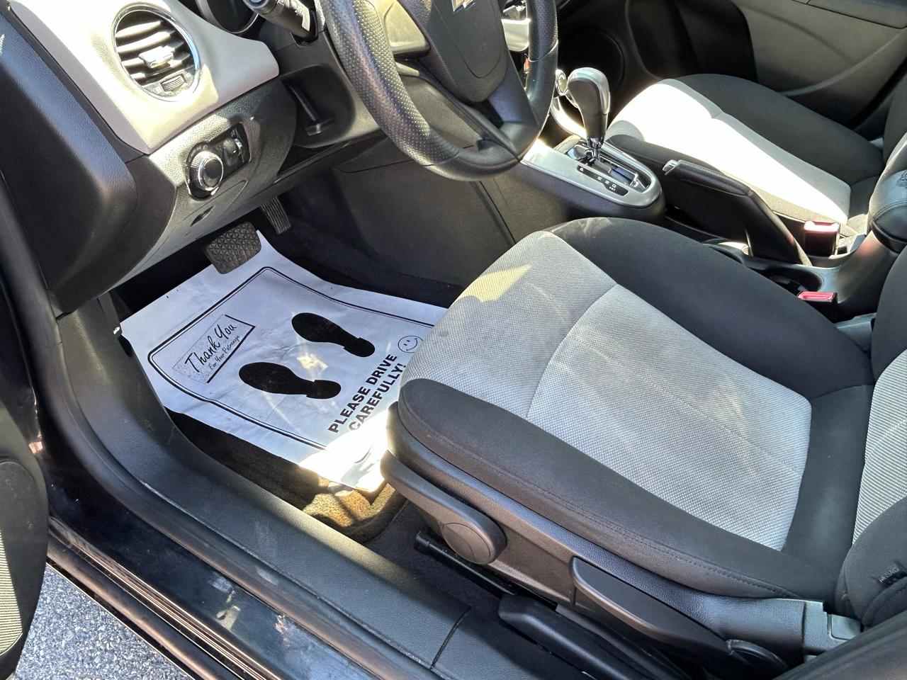 Chevrolet Cruze 4dr Sdn LS 2011