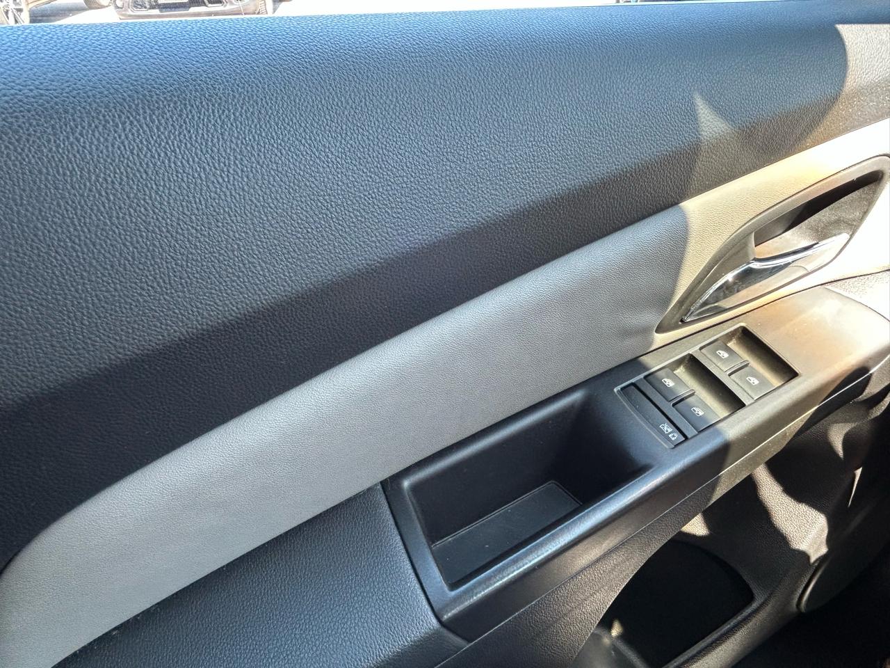 Chevrolet Cruze 4dr Sdn LS 2011