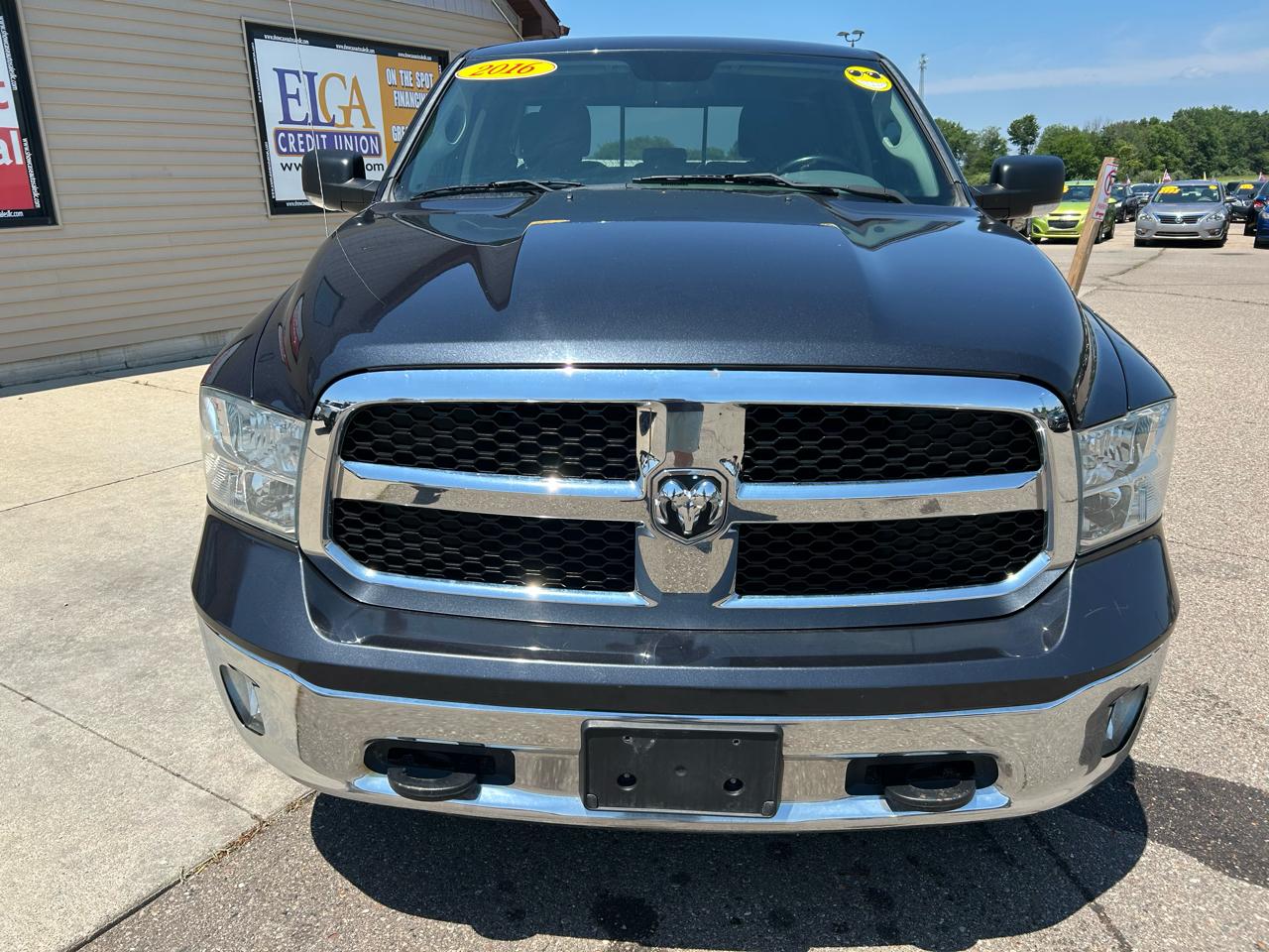 RAM 1500 4WD Quad Cab 140.5" SLT 2016