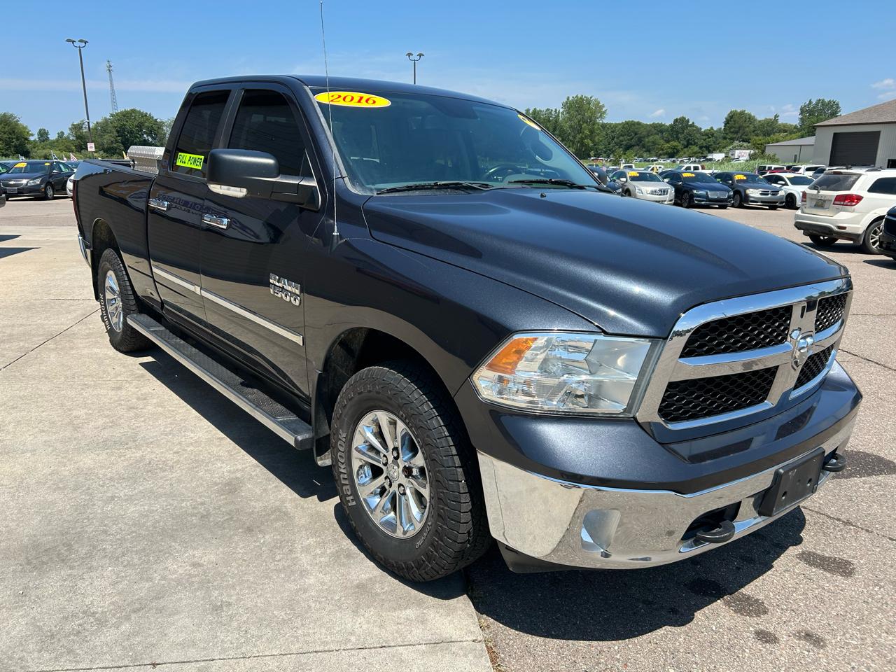 RAM 1500 4WD Quad Cab 140.5" SLT 2016