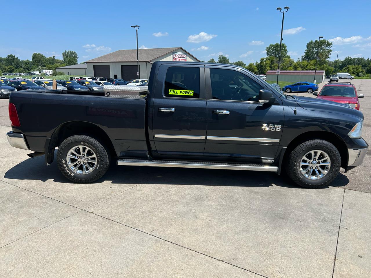 RAM 1500 4WD Quad Cab 140.5" SLT 2016
