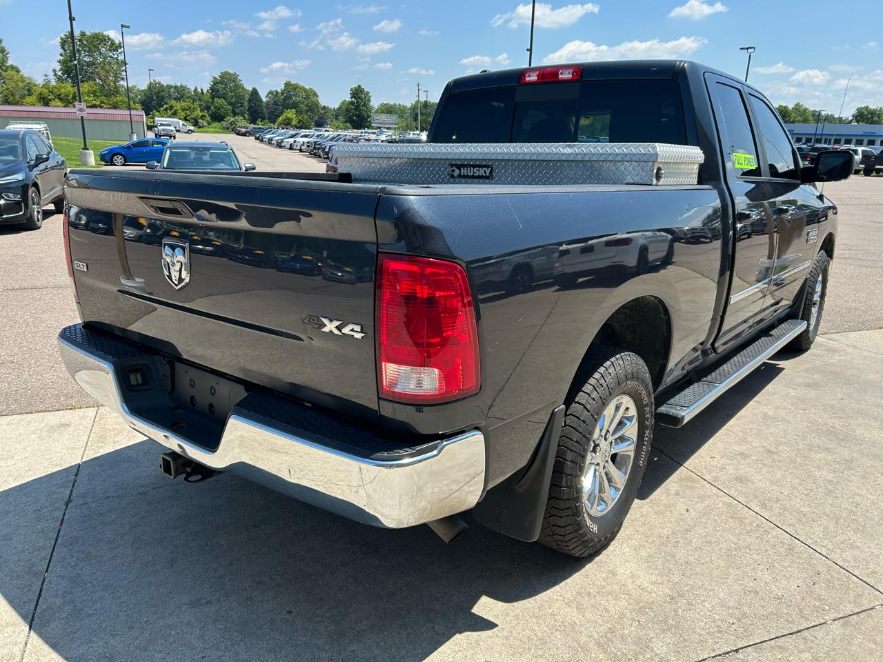 RAM 1500 4WD Quad Cab 140.5" SLT 2016