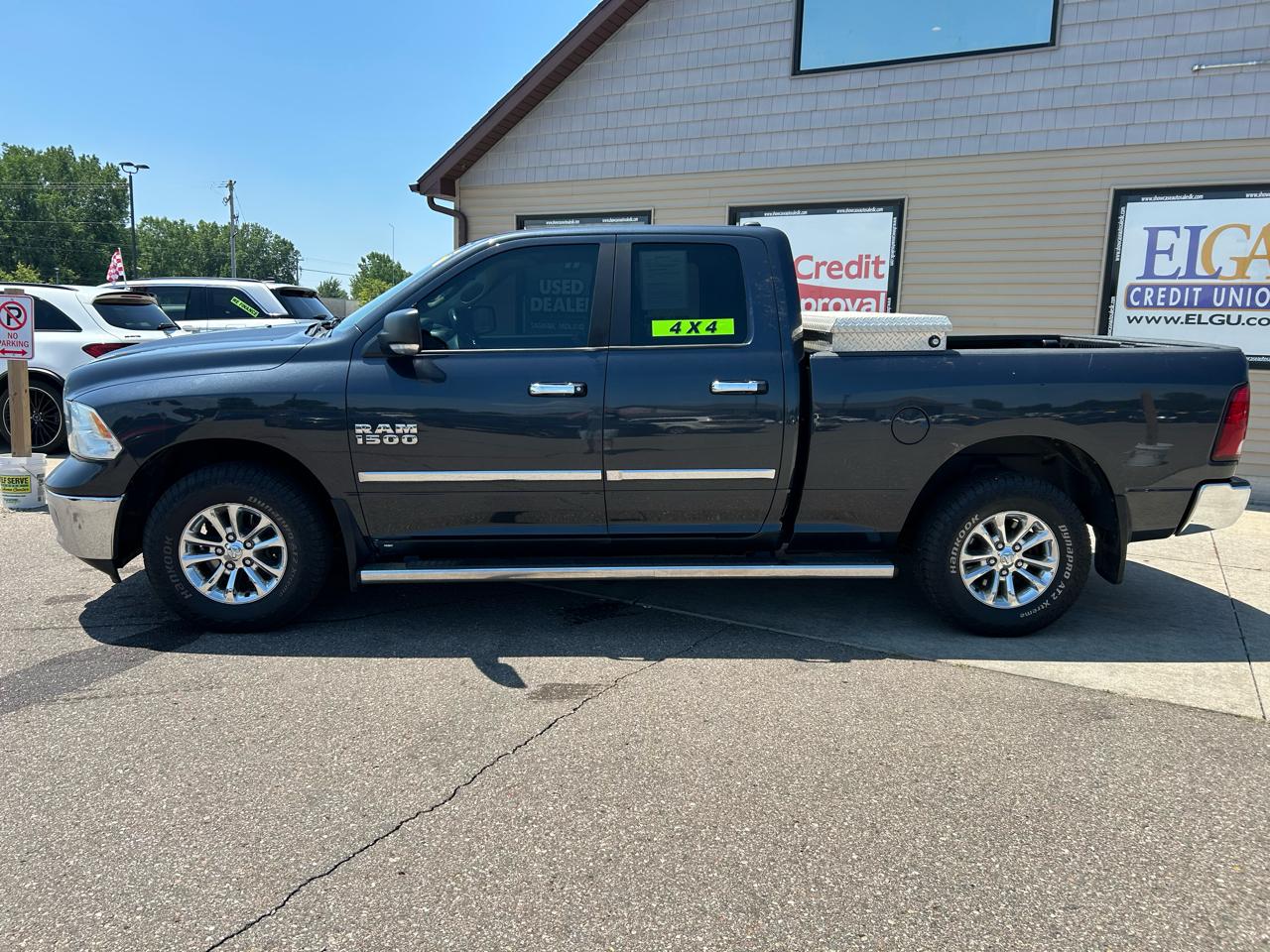RAM 1500 4WD Quad Cab 140.5" SLT 2016