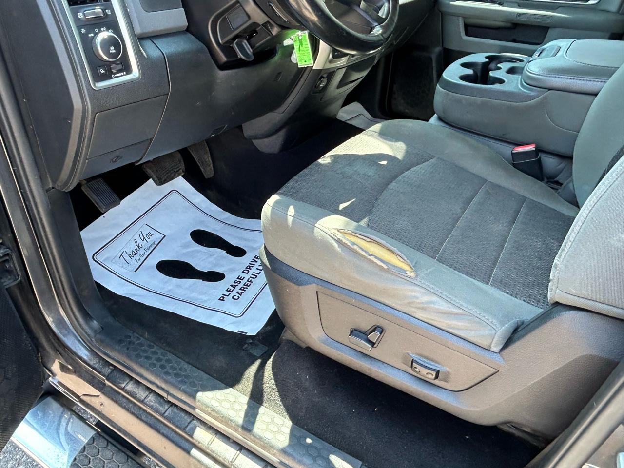 RAM 1500 4WD Quad Cab 140.5" SLT 2016