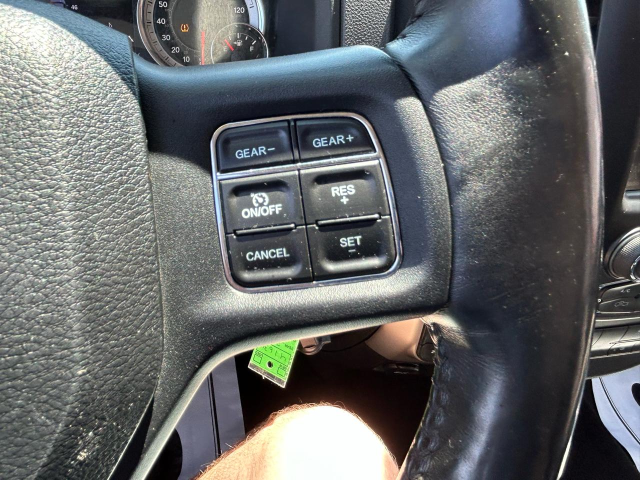RAM 1500 4WD Quad Cab 140.5" SLT 2016