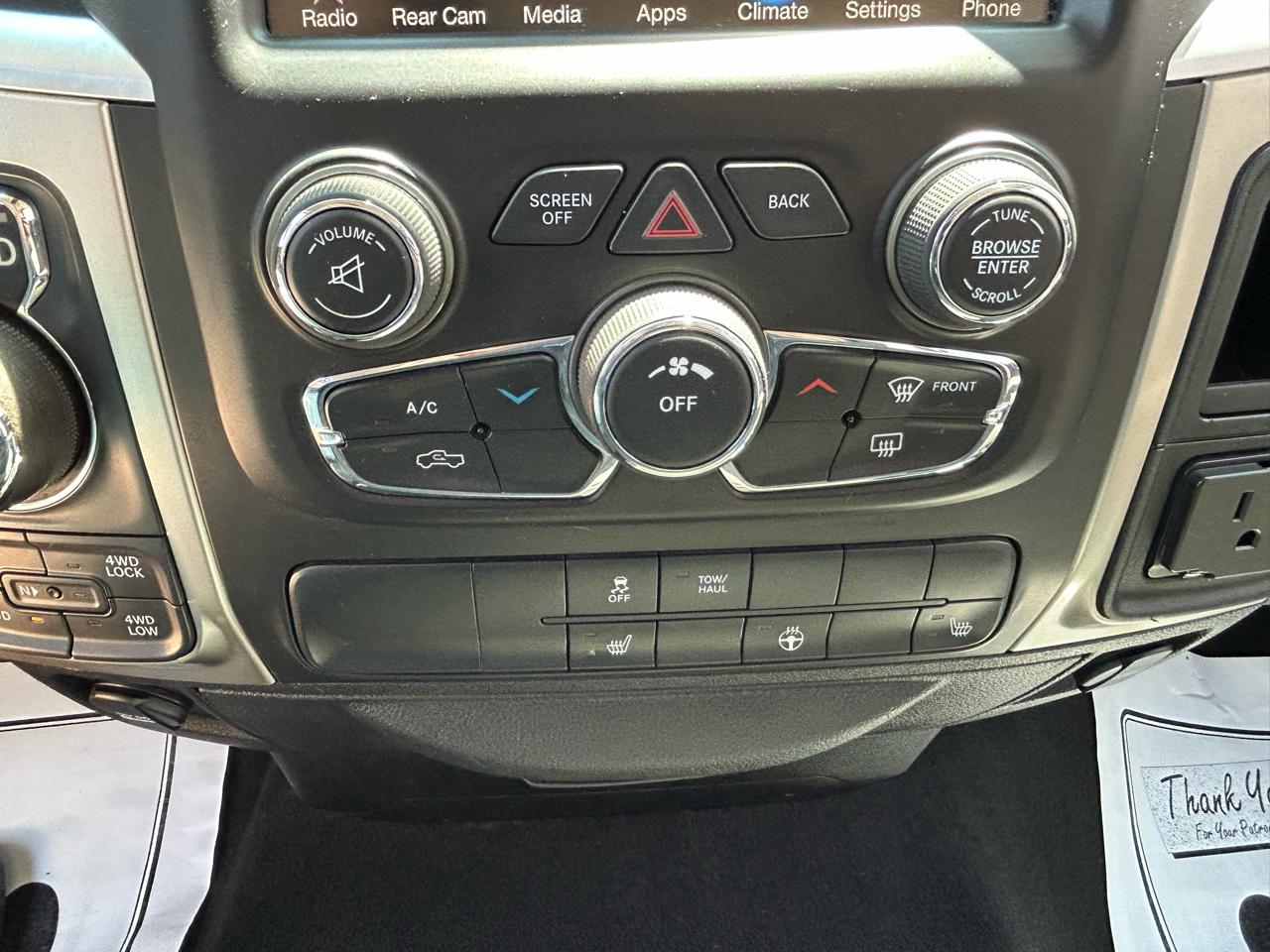 RAM 1500 4WD Quad Cab 140.5" SLT 2016