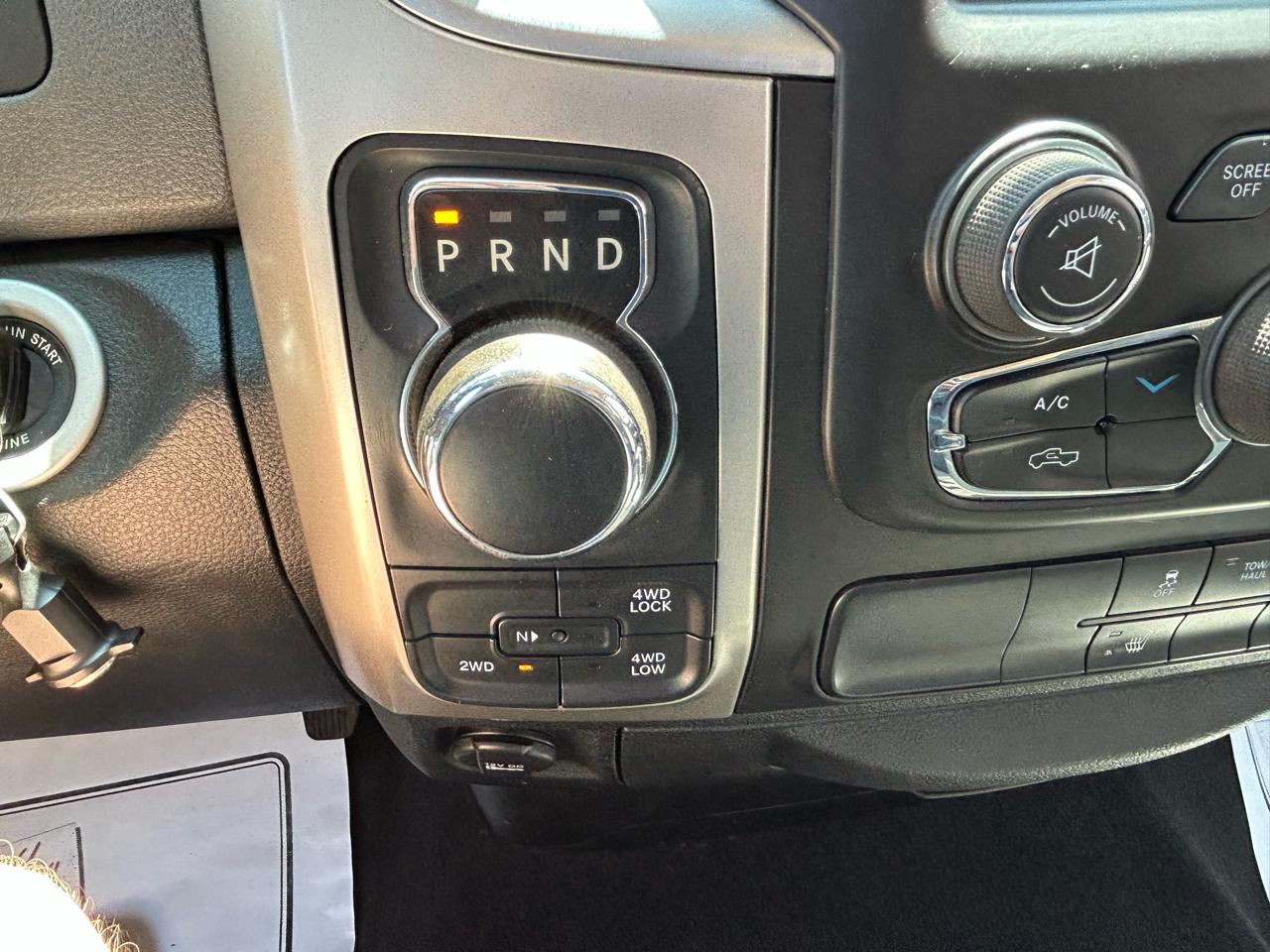 RAM 1500 4WD Quad Cab 140.5" SLT 2016