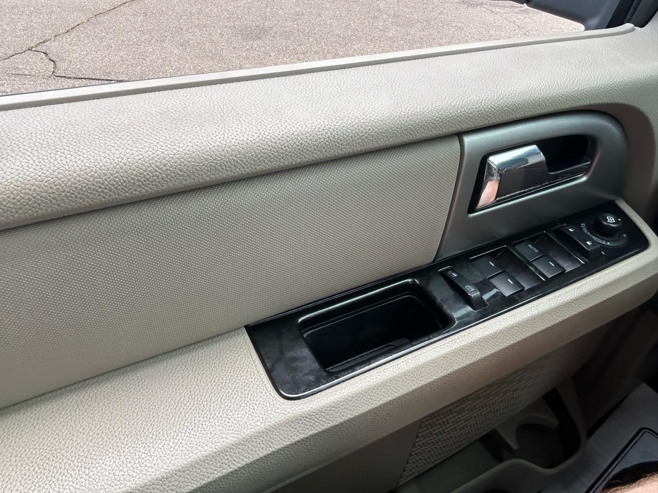 Ford Expedition 4WD 4dr Limited 2012