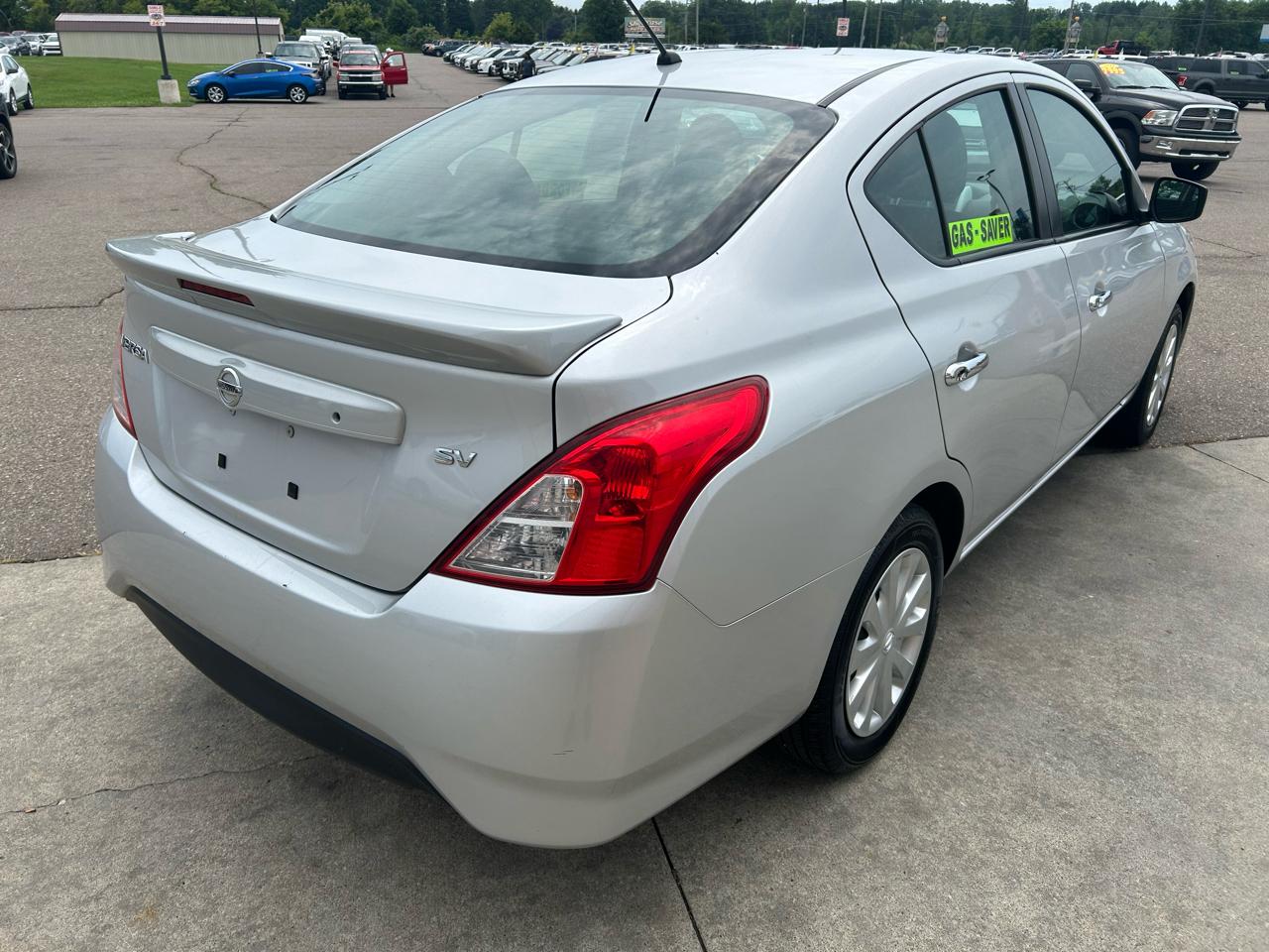 Nissan Versa Sedan SV CVT 2019