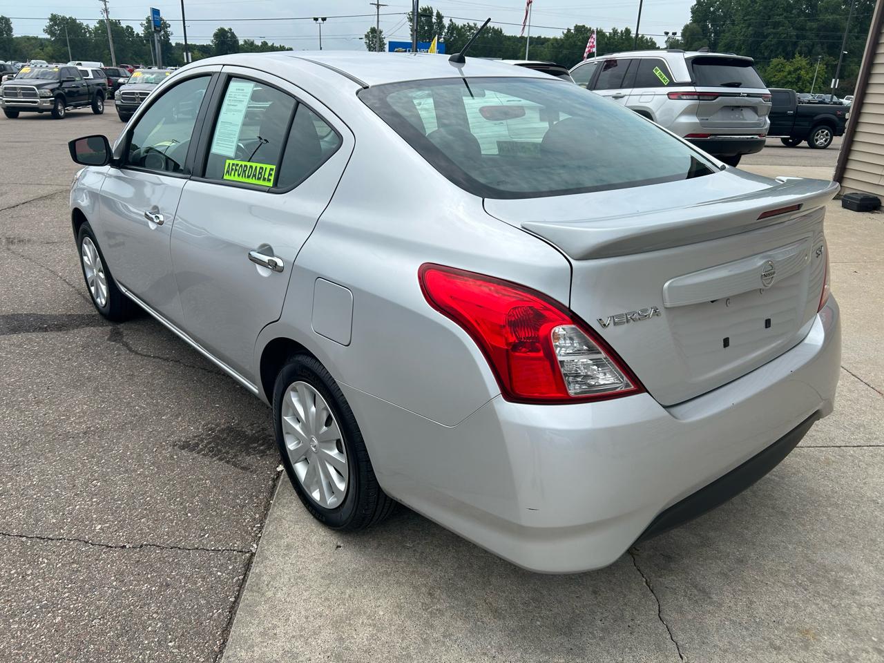 Nissan Versa Sedan SV CVT 2019