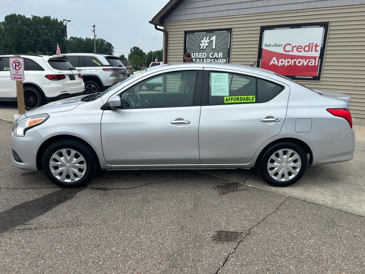 Nissan Versa Sedan SV CVT 2019