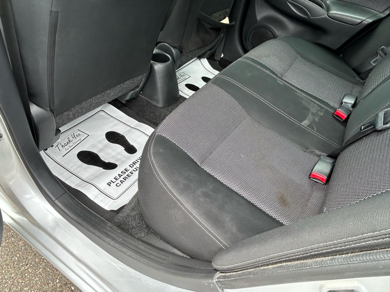 Nissan Versa Sedan SV CVT 2019