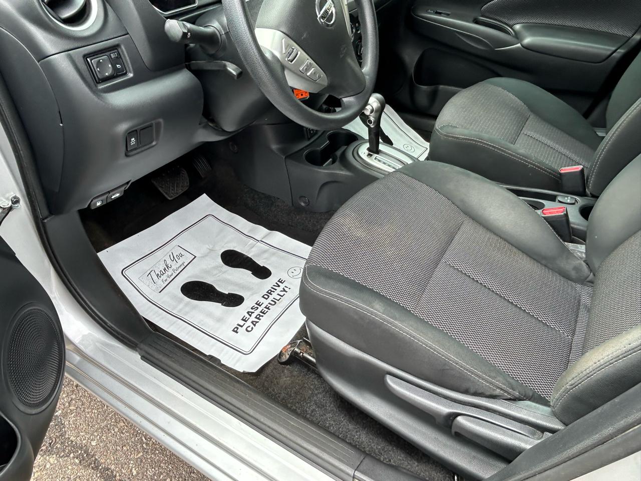 Nissan Versa Sedan SV CVT 2019