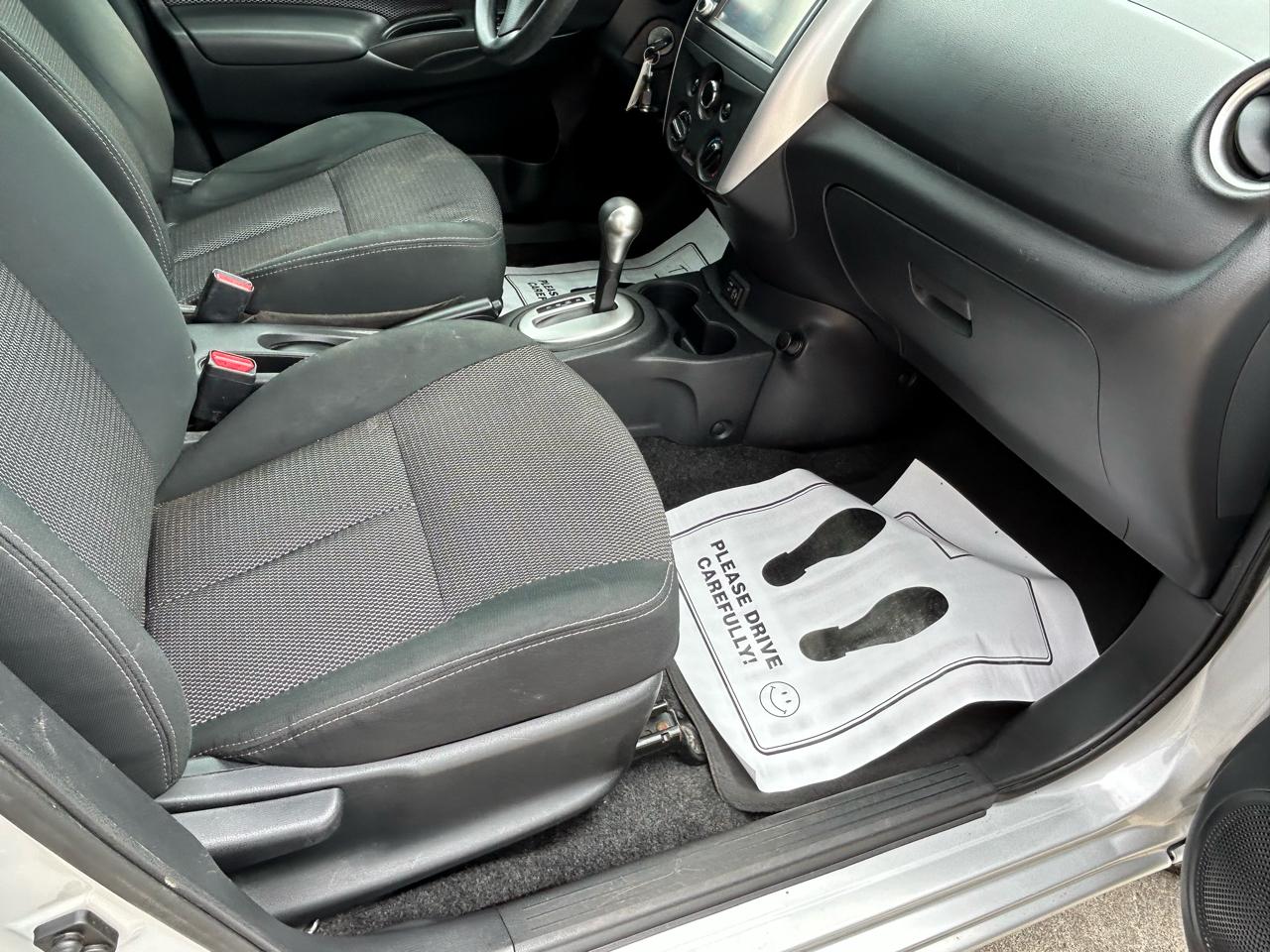 Nissan Versa Sedan SV CVT 2019