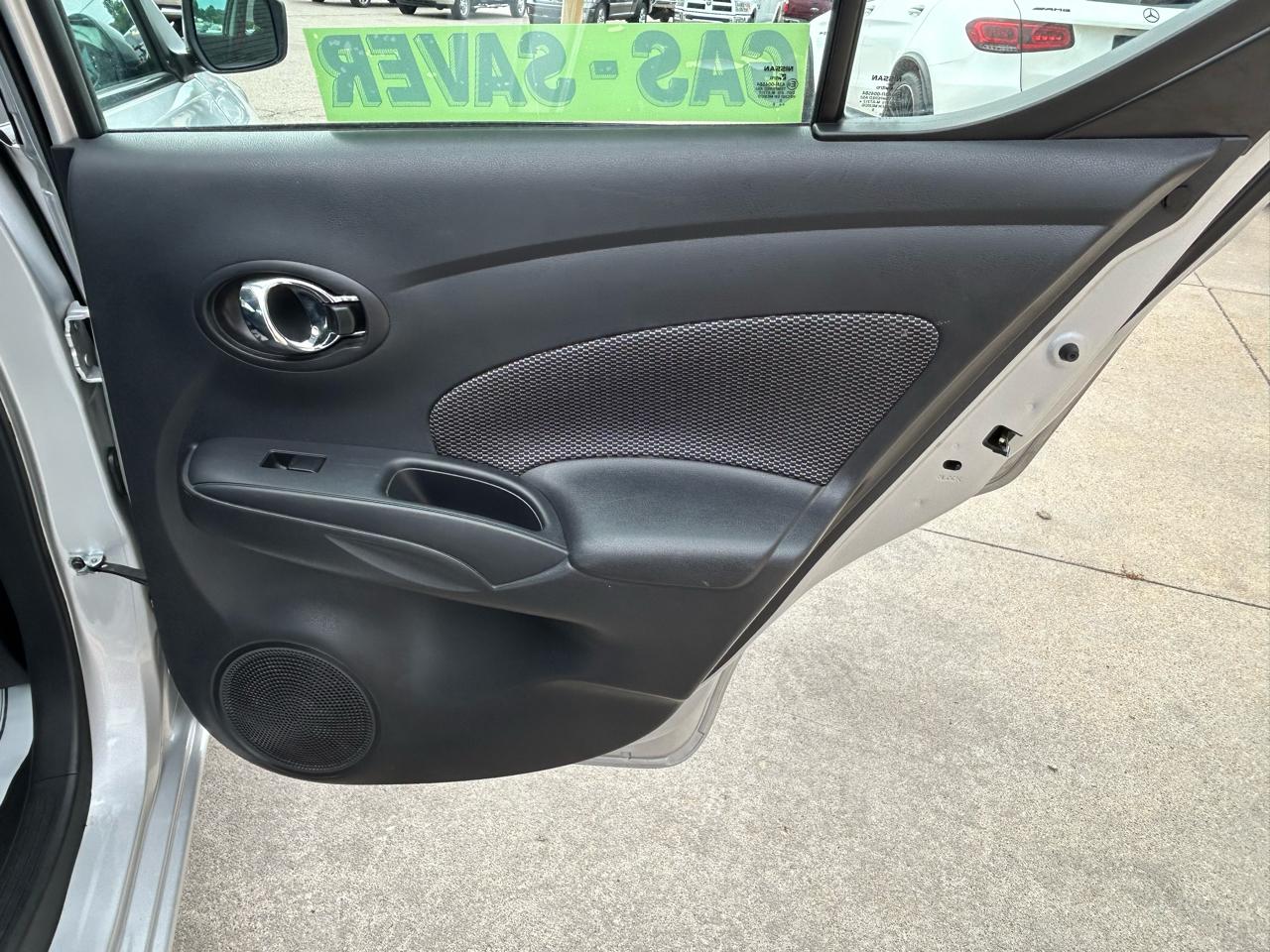 Nissan Versa Sedan SV CVT 2019