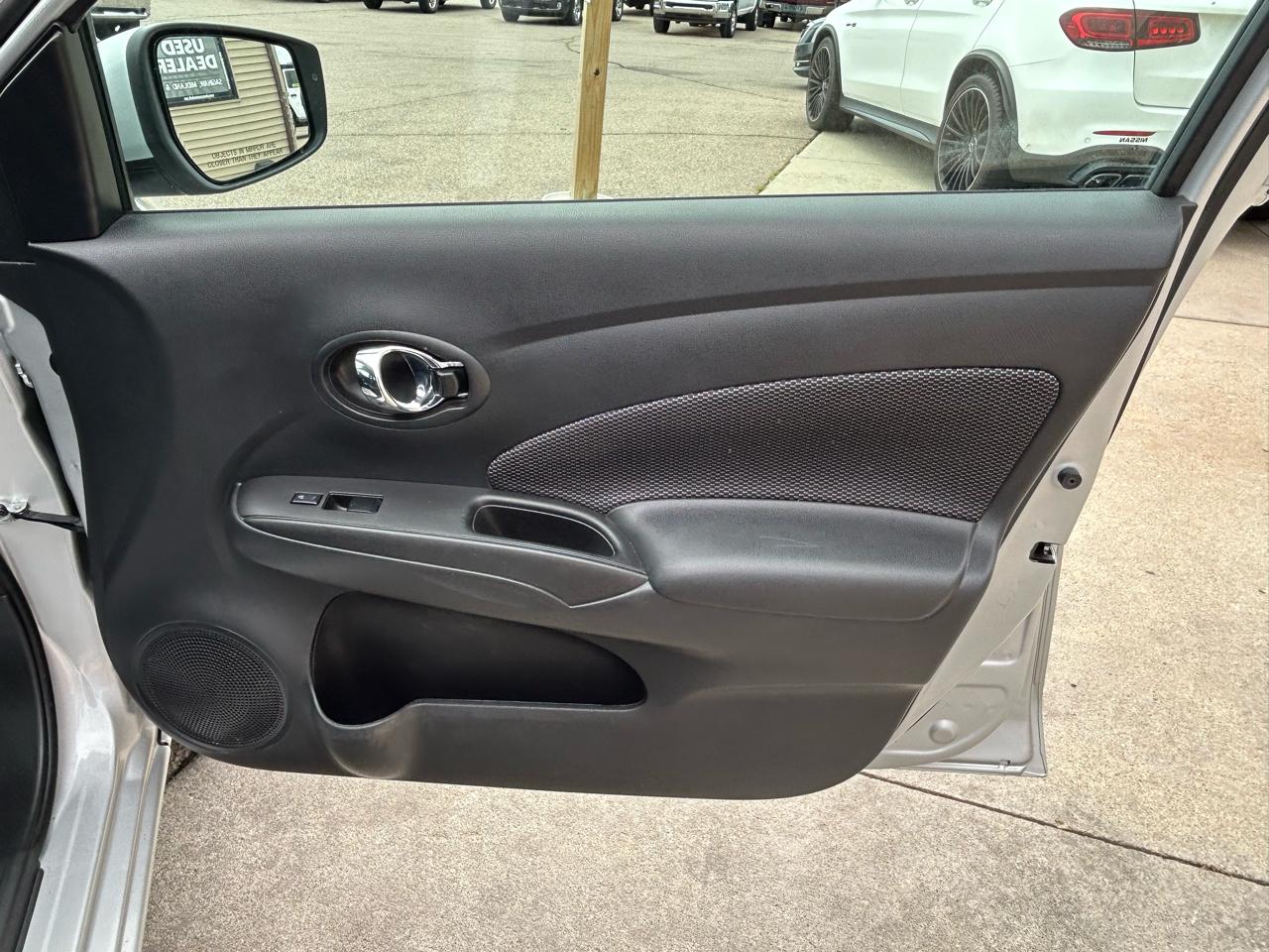 Nissan Versa Sedan SV CVT 2019