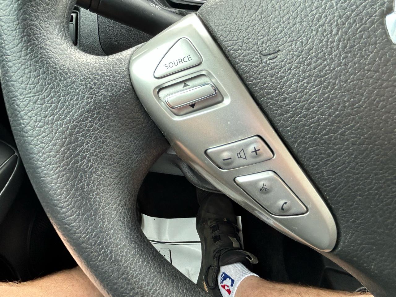 Nissan Versa Sedan SV CVT 2019