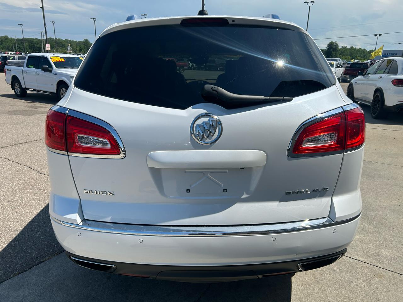 Buick Enclave FWD 4dr Leather 2017