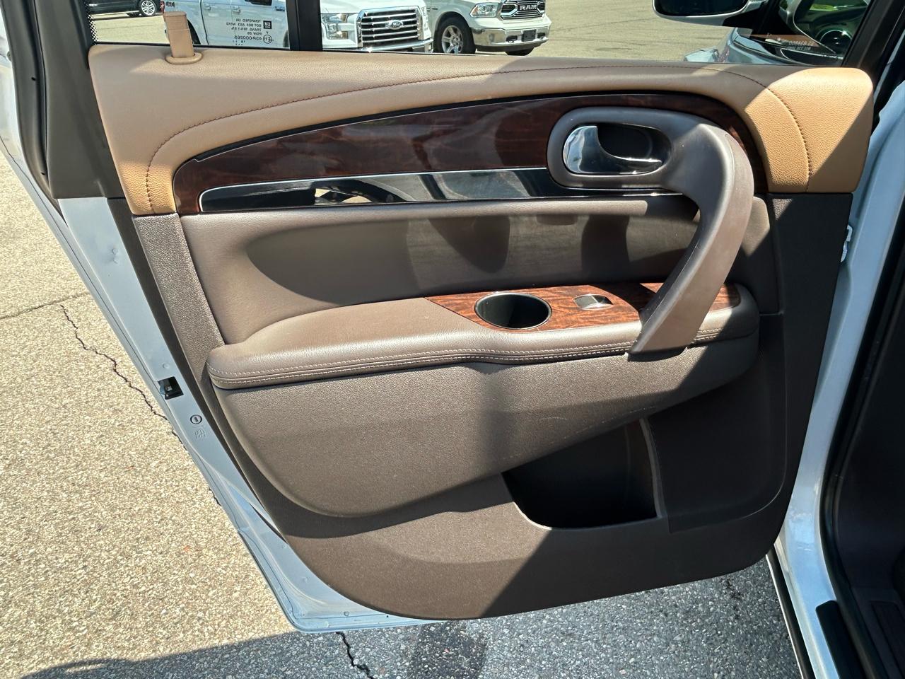 Buick Enclave FWD 4dr Leather 2017