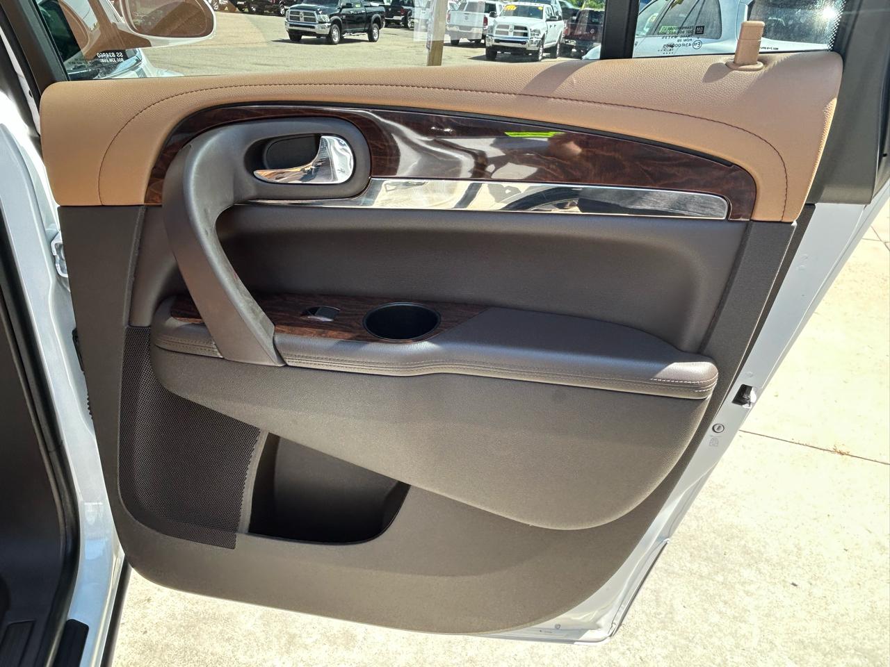 Buick Enclave FWD 4dr Leather 2017