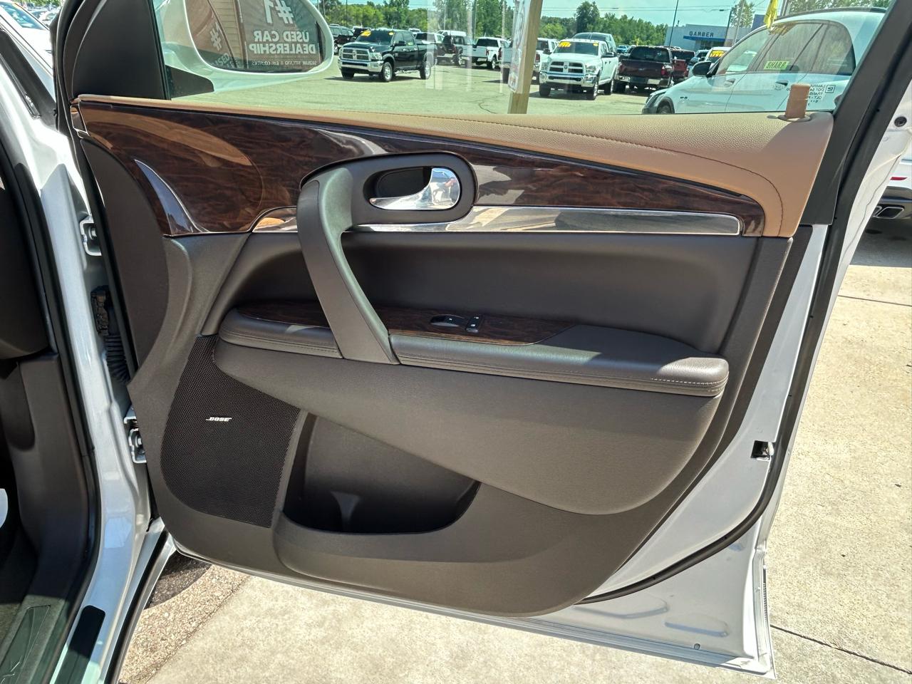 Buick Enclave FWD 4dr Leather 2017