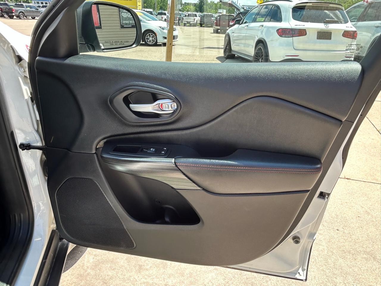 Jeep Cherokee 4WD 4dr Trailhawk 2016