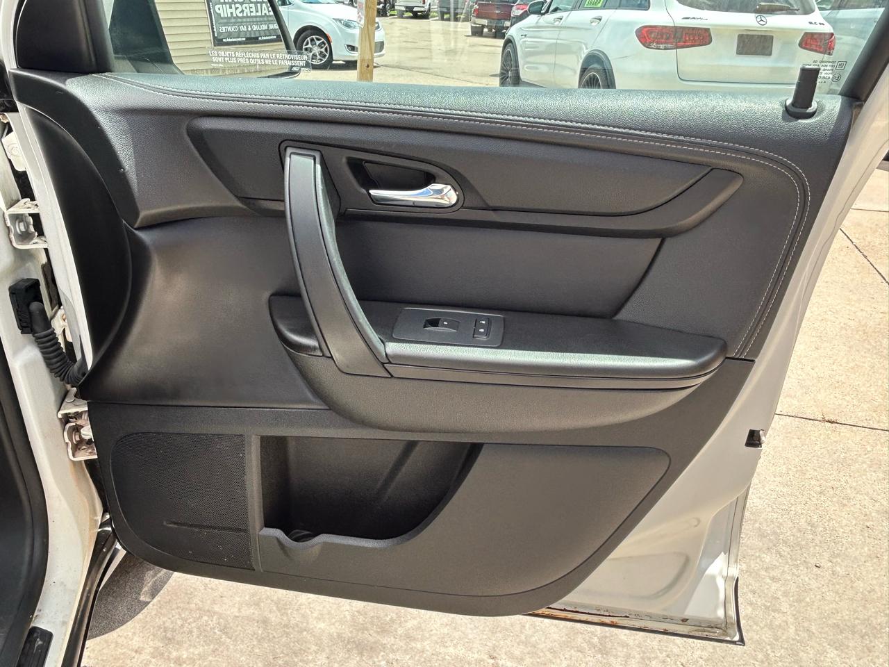 GMC Acadia AWD 4dr SLE w/SLE-1 2015