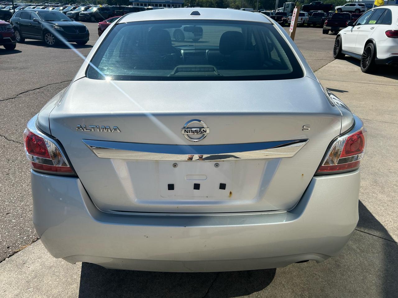Nissan Altima 4dr Sdn I4 2.5 S 2015