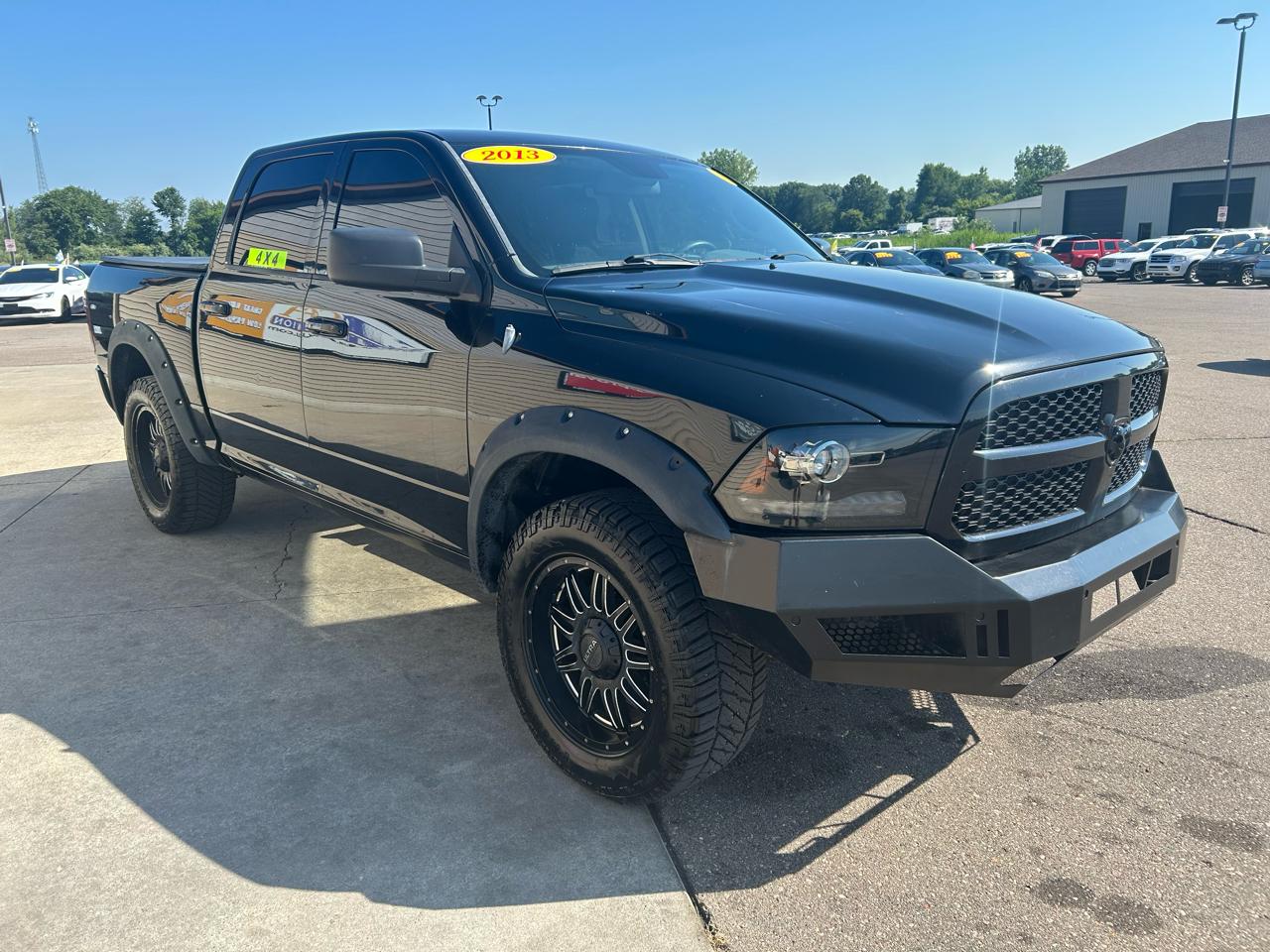 RAM 1500 4WD Crew Cab 140.5" Express 2013