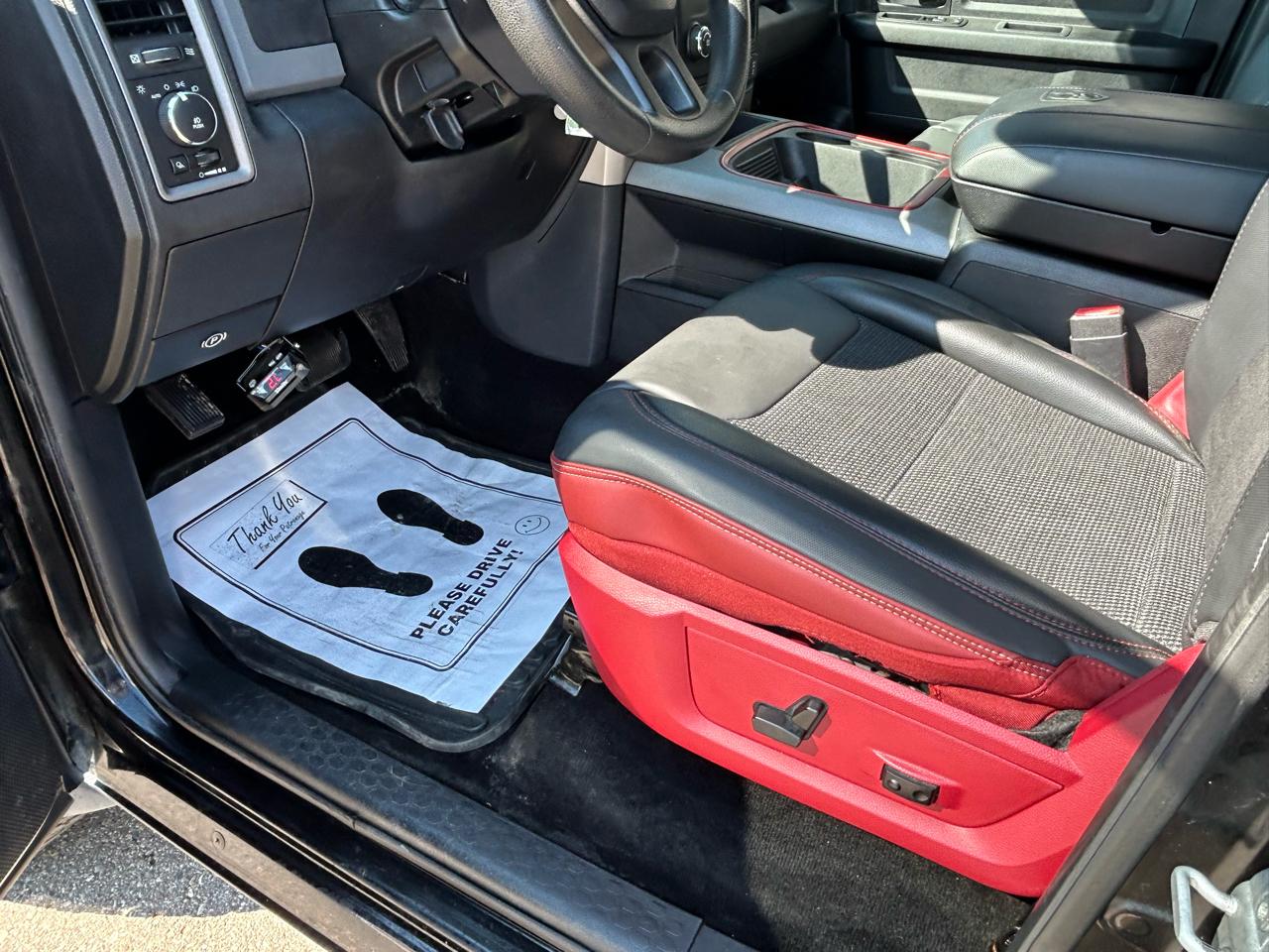 RAM 1500 4WD Crew Cab 140.5" Express 2013