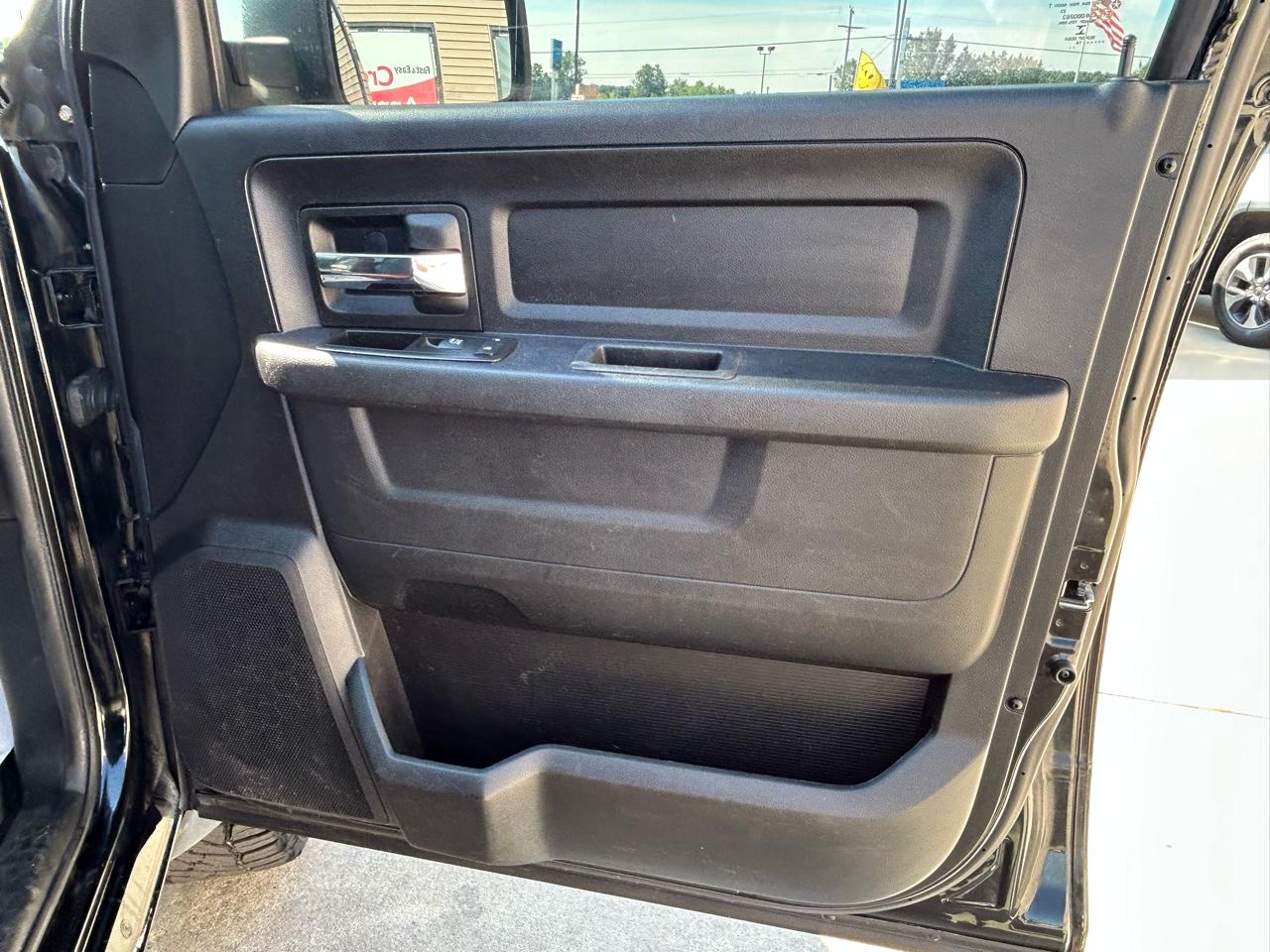 RAM 1500 4WD Crew Cab 140.5" Express 2013