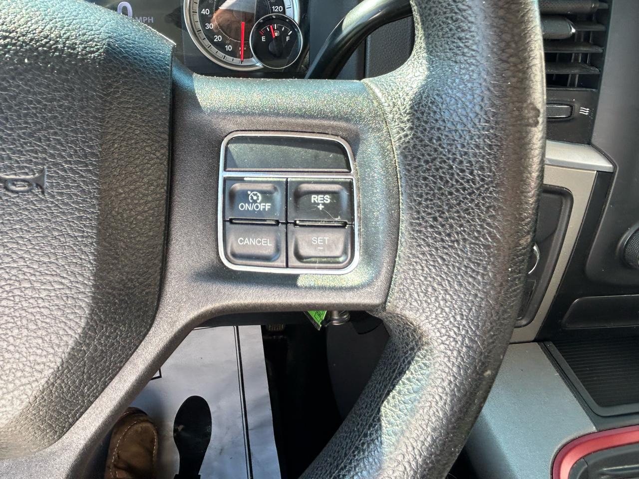 RAM 1500 4WD Crew Cab 140.5" Express 2013