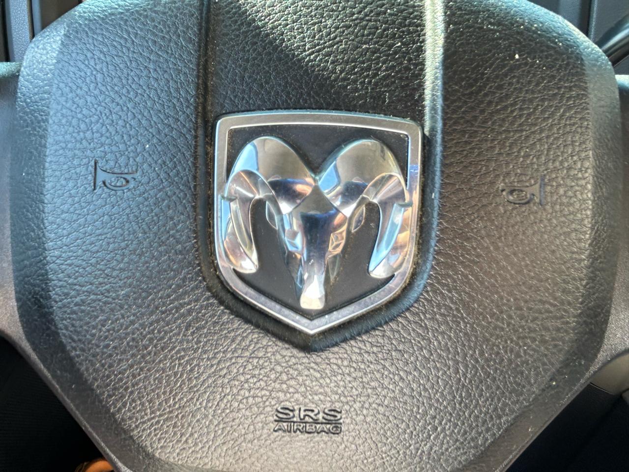 RAM 1500 4WD Crew Cab 140.5" Express 2013