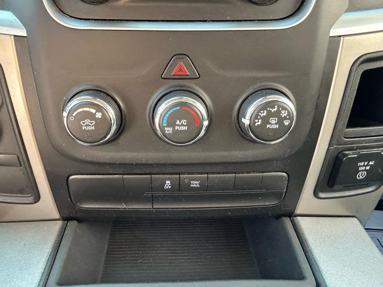 RAM 1500 4WD Crew Cab 140.5" Express 2013