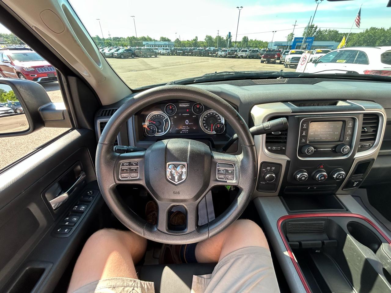 RAM 1500 4WD Crew Cab 140.5" Express 2013