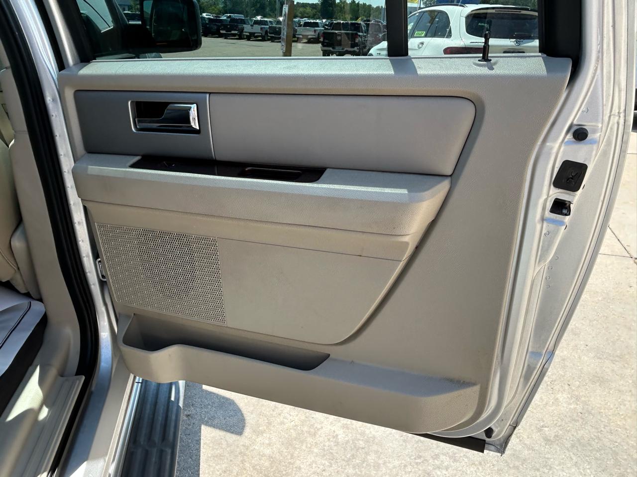 Ford Expedition EL 4WD 4dr Limited 2010